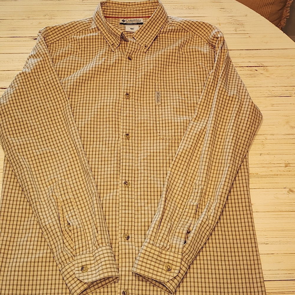 Columbia Men's Long sleeve Beige Plaid Button-Down Shirt. Size Large.